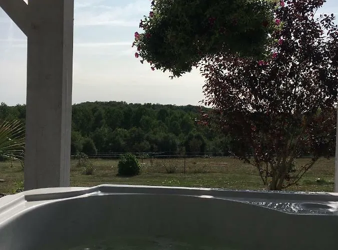 Junior Le Pied De Mulet ゲストハウス 4*